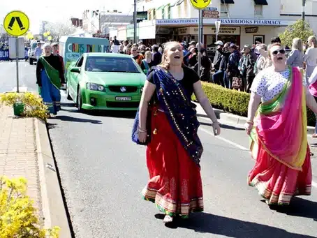 [Cootamundra Herald] A good crowd lined Parker Street for the 2019 Wattle Day parade on Saturday.